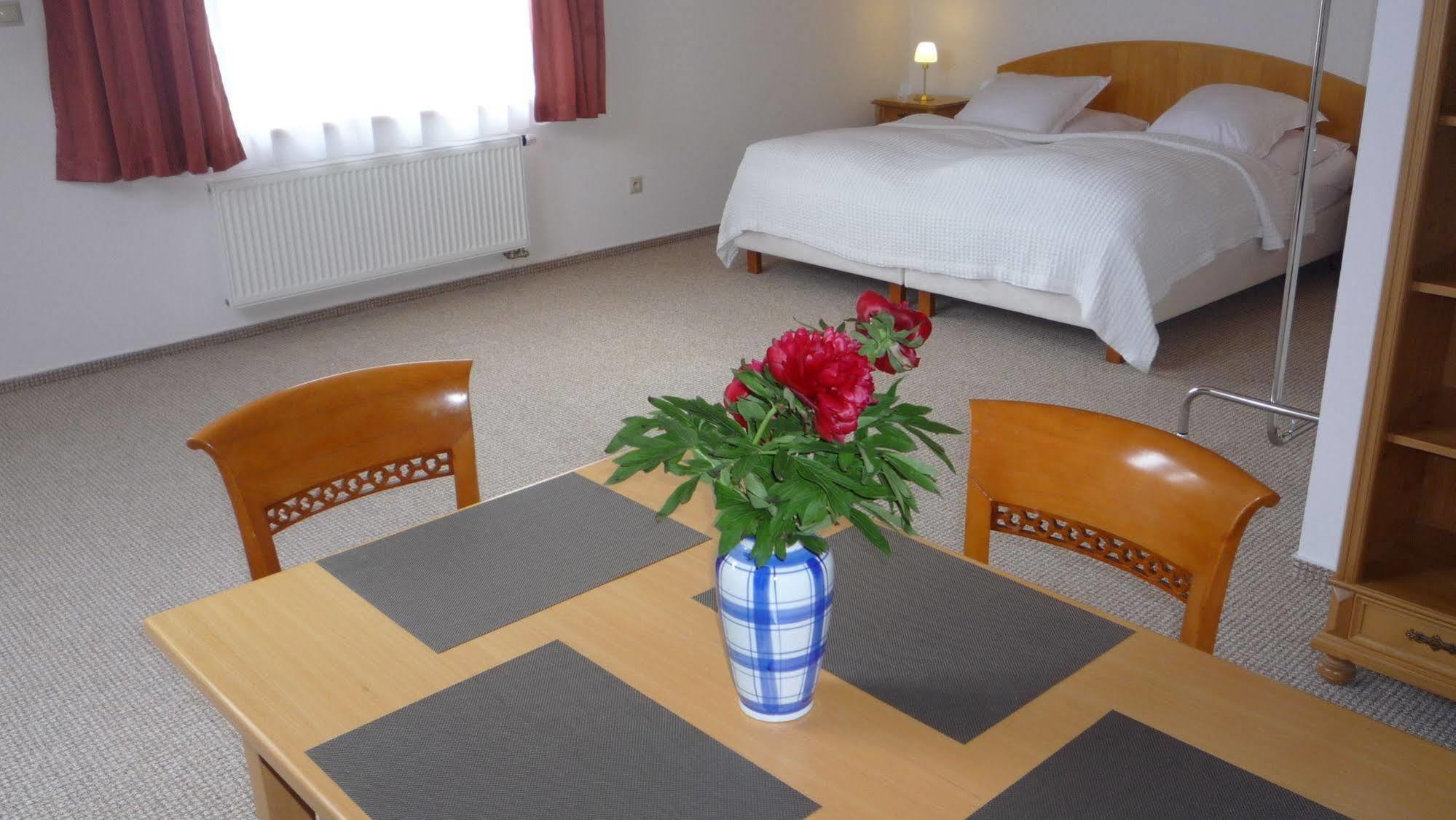 Apartmány Gráf Chýně Exterior foto
