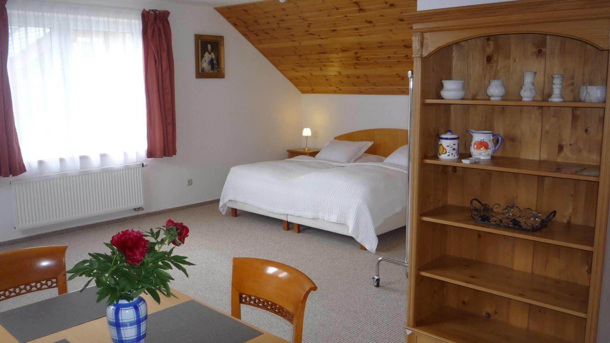 Apartmány Gráf Chýně Exterior foto